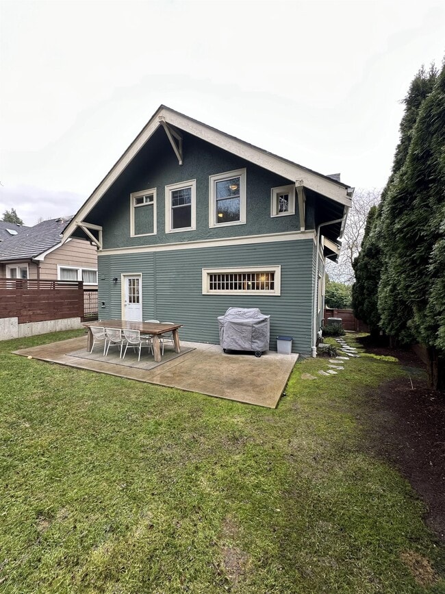 Building Photo - 335 23rd Ave E