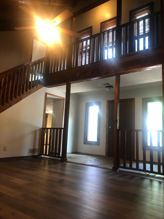 Building Photo - 4 Bed 3 Bath in Marietta!---Special offer:...