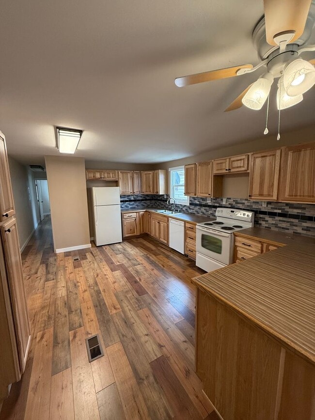 Primary Photo - Updated 2 Bedroom, 1 Bath Home – Quiet Ins...