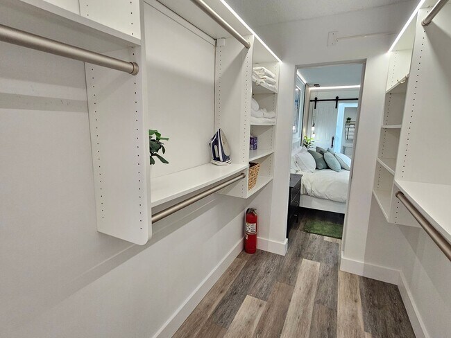 Building Photo - Gorgeous Seasonal Short-Term 2 Bedroom 2 Bathroom 2nd Floor Condo with Golf Transfer at Farmingto...