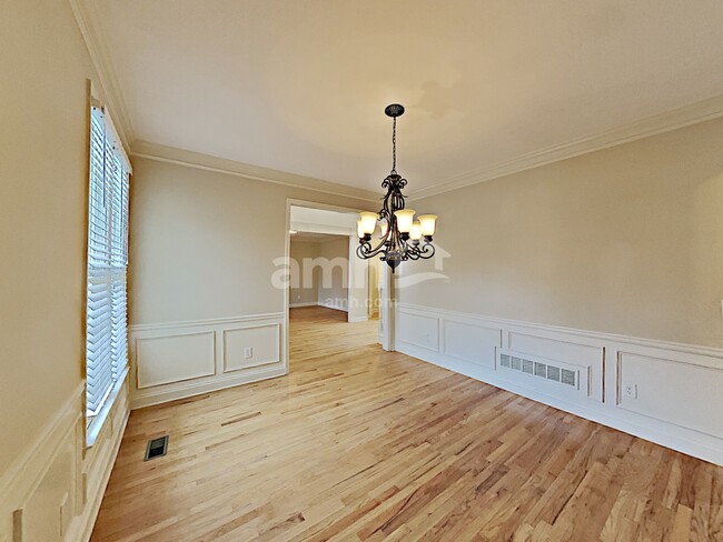 Building Photo - 714 Golden Farm Way