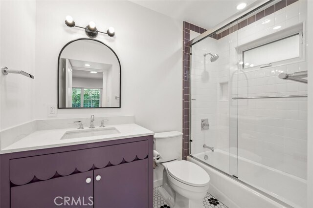Building Photo - 2549 Beachwood Dr
