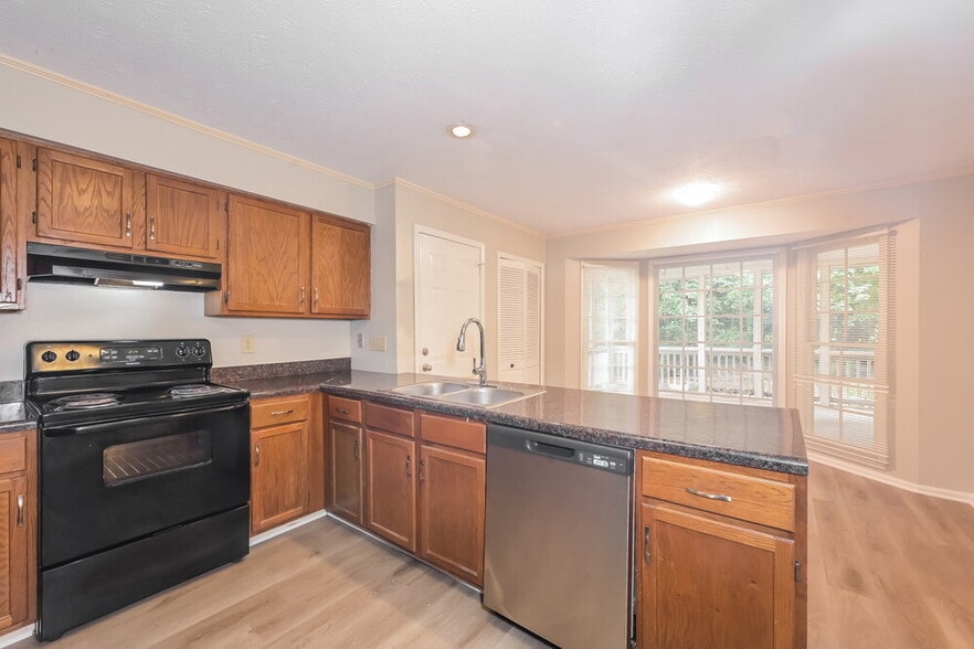 Building Photo - 2481 Meadowglen Trail