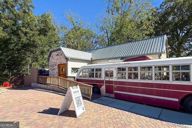 Building Photo - 255 Lowry St