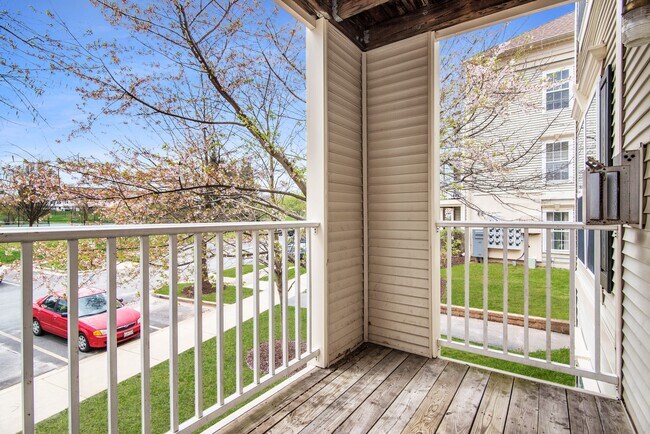 Building Photo - 3 Bed 2 Bath - Germantown Condo - Washer/Dryer In Unit