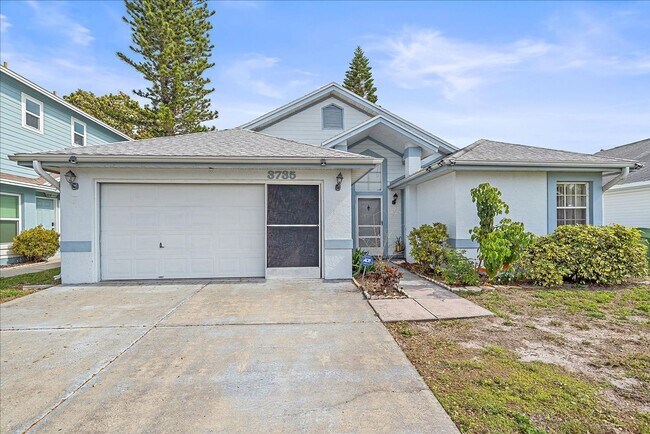 Primary Photo - Annual 3 bed 2 bath house with a garage av...