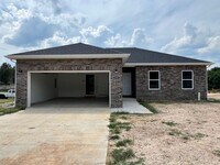 Building Photo - 4 bedroom 2 bath Bolivar MO