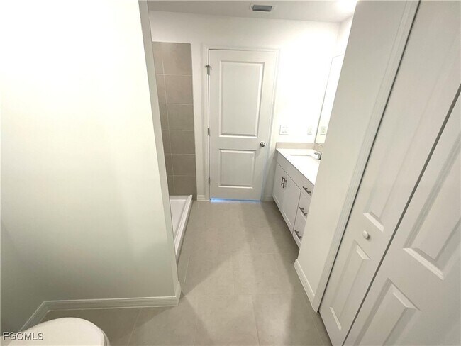 Building Photo - 11961 Savanna Lks Blvd