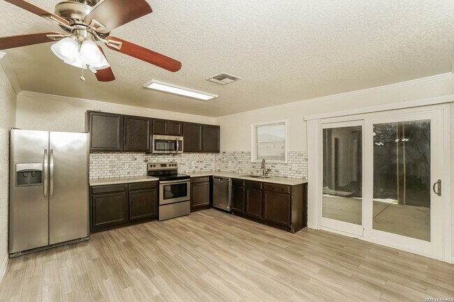 Building Photo - 5915 Iris Isle
