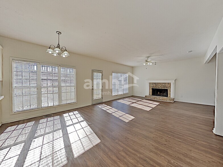Building Photo - 1045 Fieldstone Dr