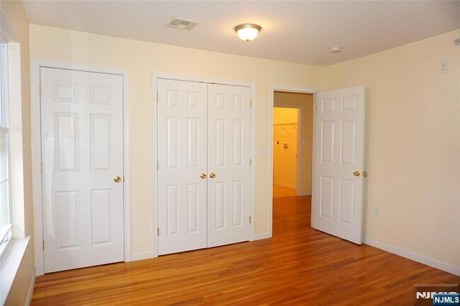 Building Photo - 492-494 Irvine Turner Boulevard Unit 3