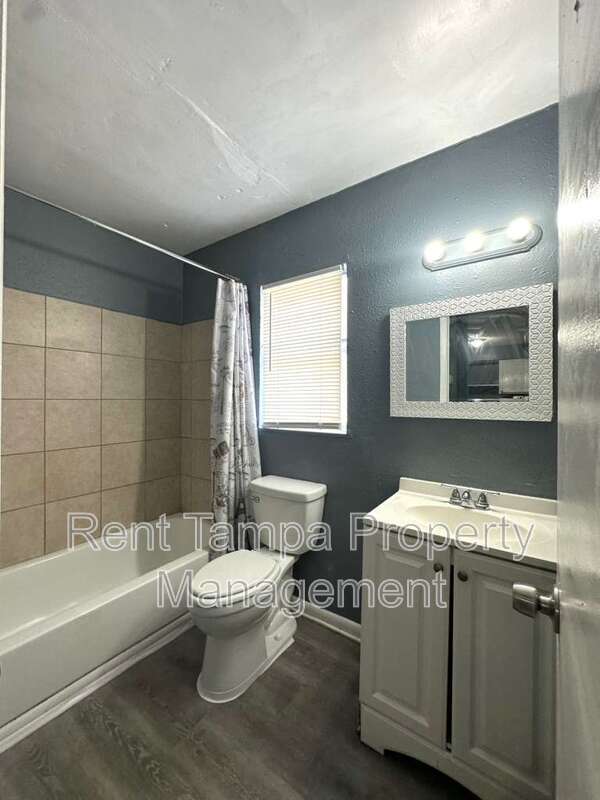Building Photo - 8304 N Mulberry St