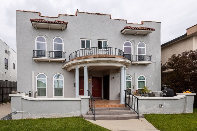 Building Photo - Bright and airy 2-bedroom 2-bath in Mid- City
