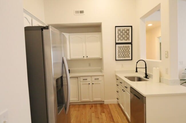 Building Photo - 208 S 1050 W