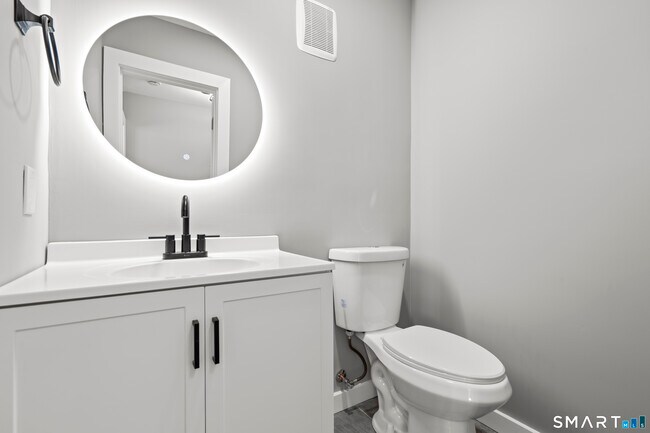 Building Photo - 105 Richmond Hill Ave