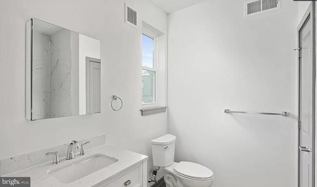 Building Photo - 2646 Janney St