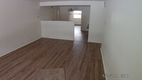 Building Photo - Spacious 3 bedroom 2 bath house with large...