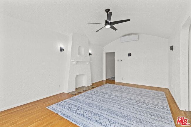 Building Photo - 5621 S Mullen Ave