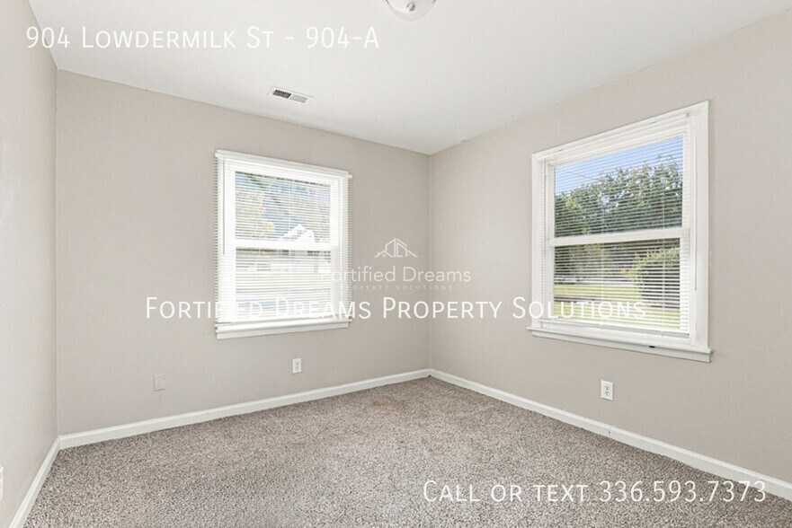 Building Photo - 904 Lowdermilk St