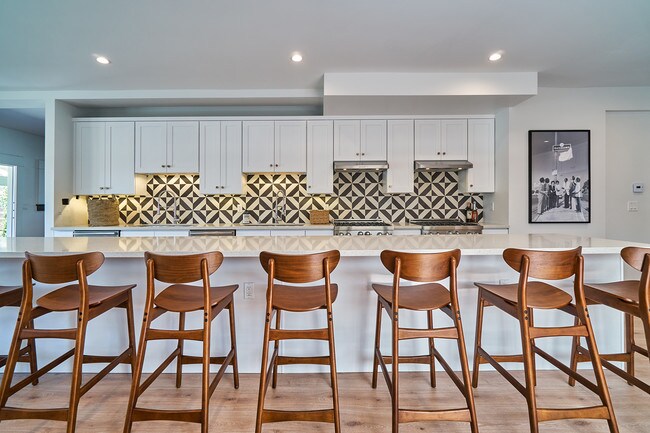 Building Photo - 152 S Serrano-2A