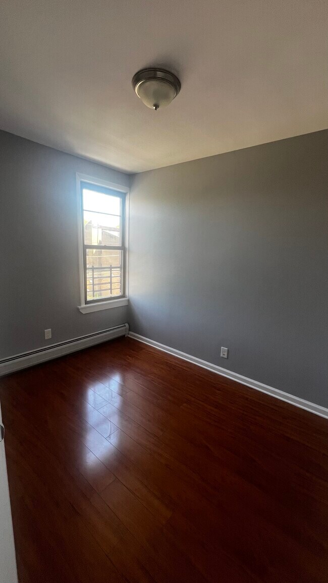 Building Photo - 348 S Orange Ave