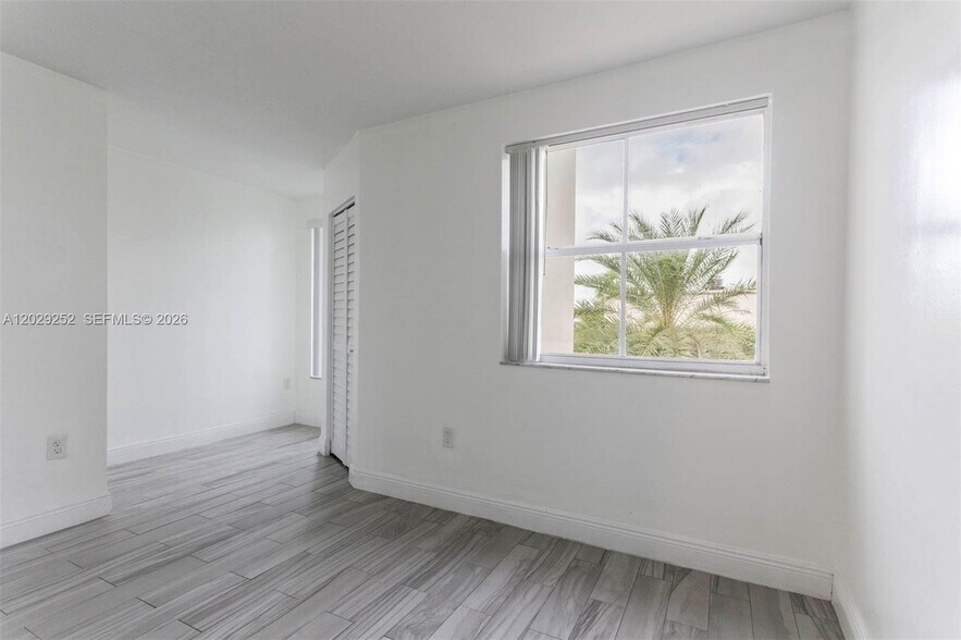 Building Photo - 8580 NW 6th Ln
