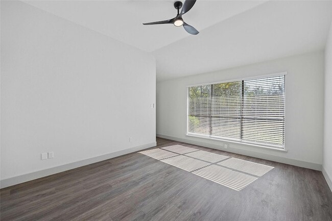 Building Photo - 2513 Beverly Cove