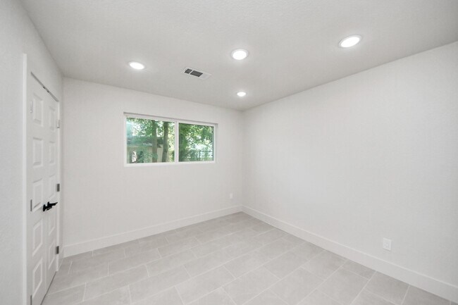 Building Photo - 13406 Shady Ln