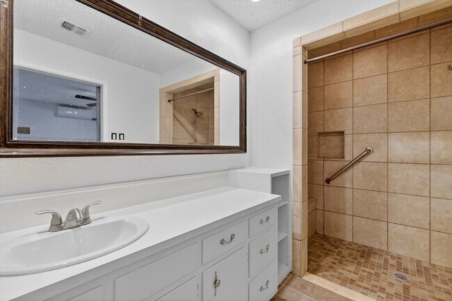 Building Photo - 2821 Metz Dr