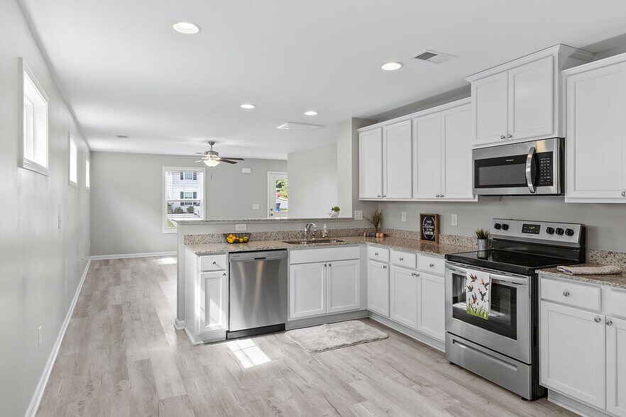 Kitchen - 207 Royal Way