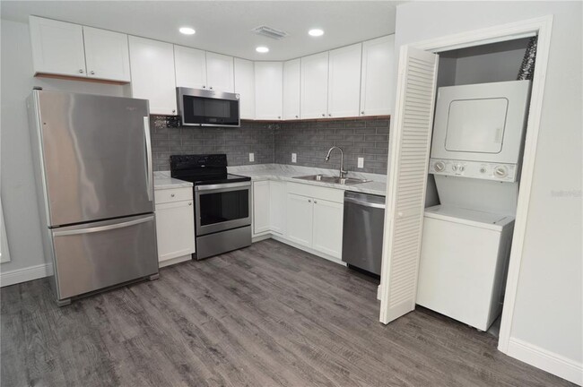 Building Photo - 8633 Fancy Finch Dr