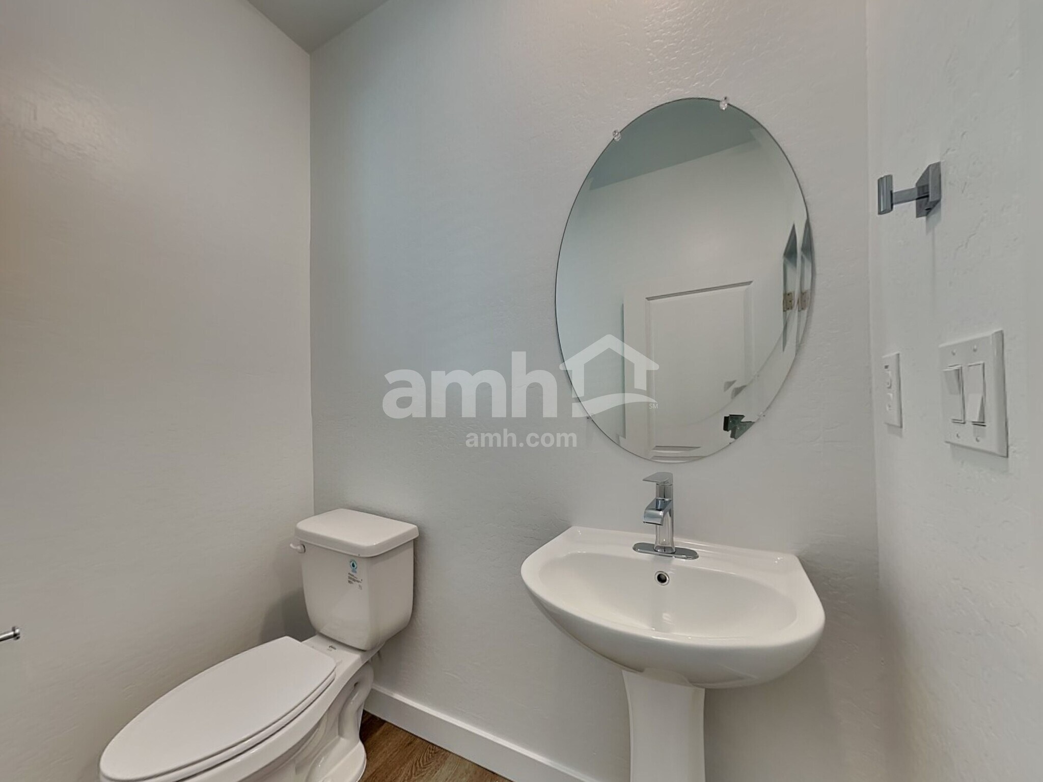 Building Photo - 9747 W Parkway Dr