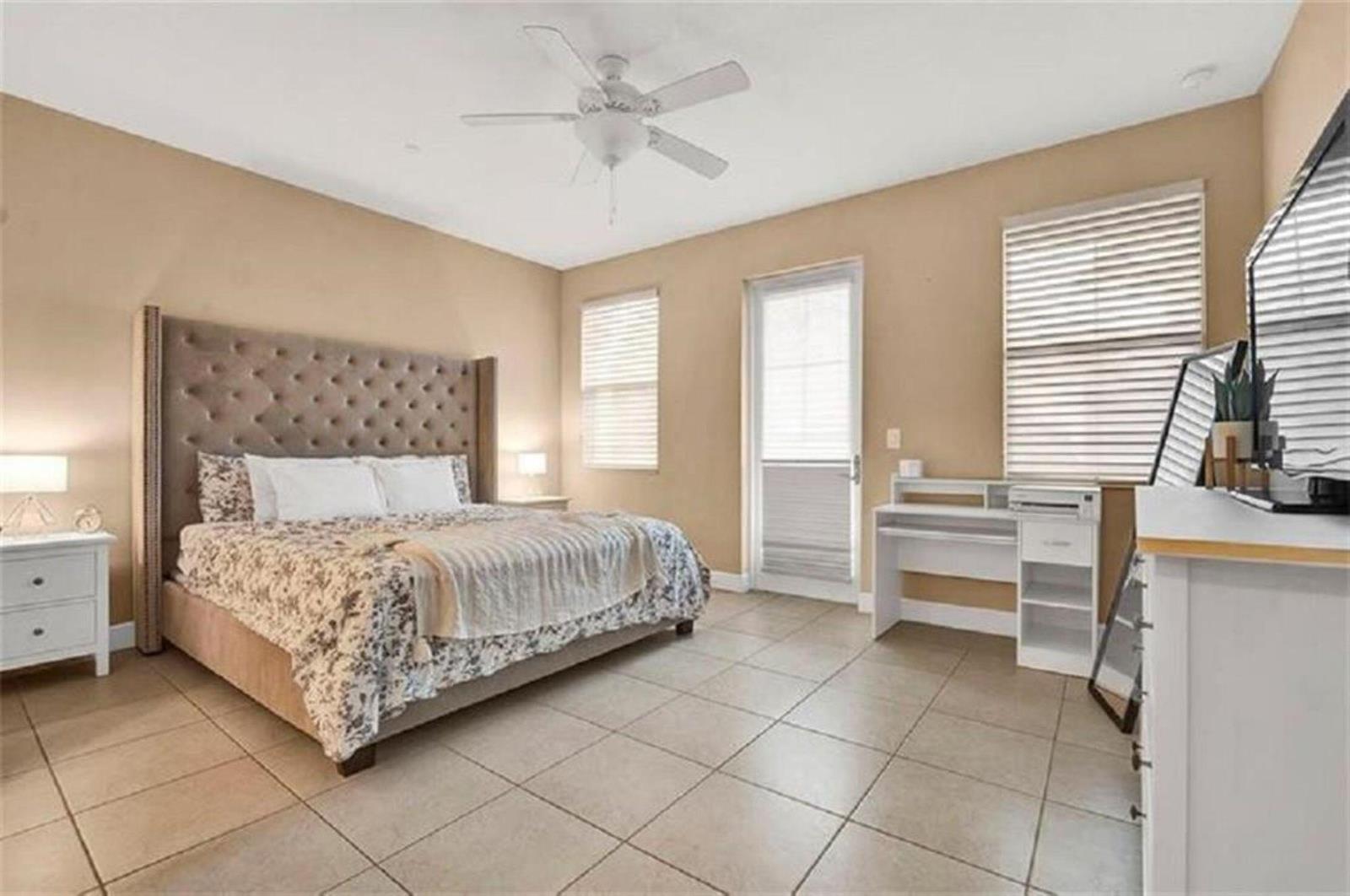 Building Photo - 2930 Cascada Isles Way