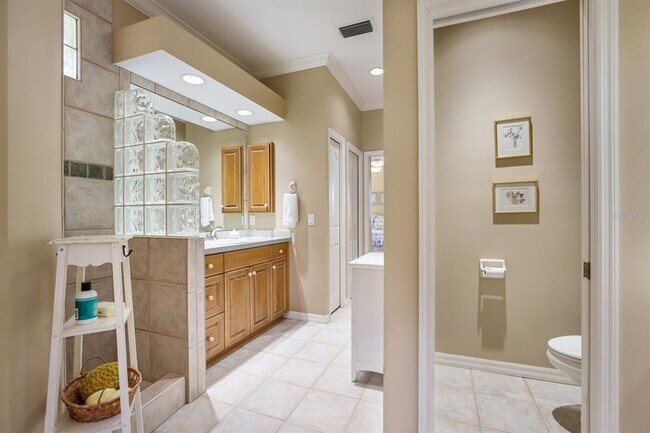 Building Photo - 4929 Old Creek Dr