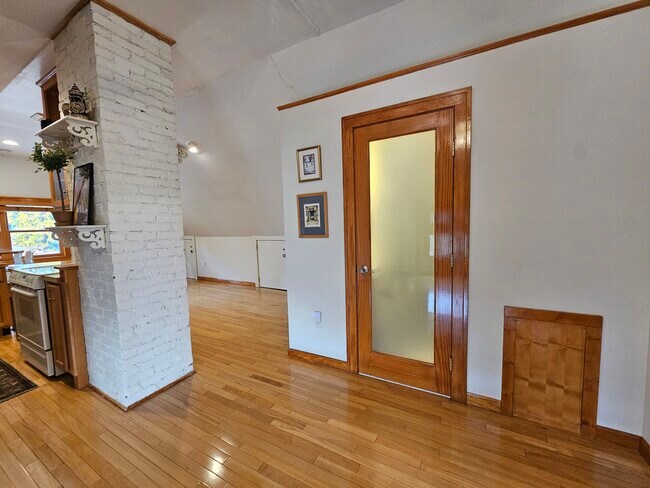 Building Photo - 29 Argyle Ave