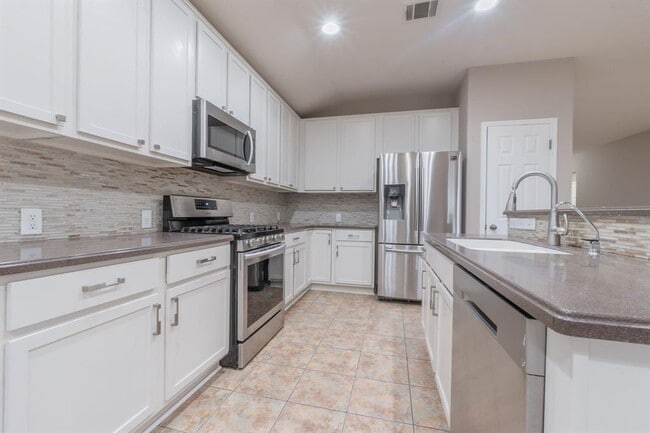 Building Photo - 9408 Castle Pines Dr