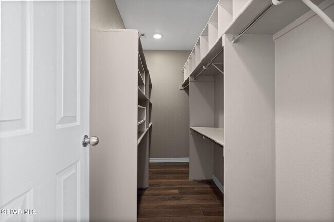 Building Photo - 7129 Long Meadow Dr