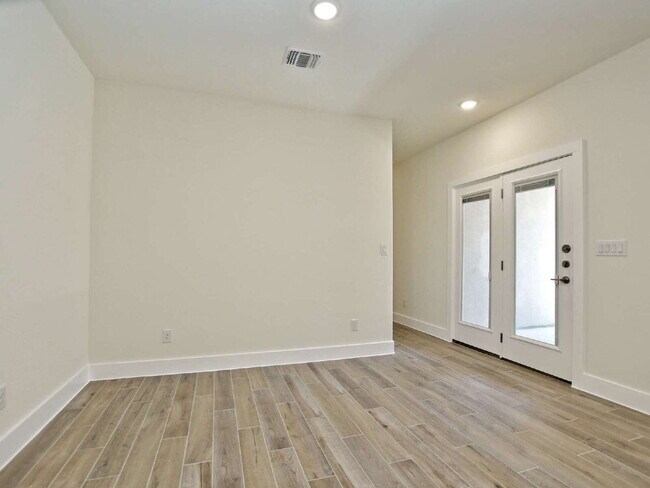 Building Photo - 412 Parkline Dr