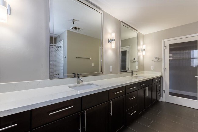 Building Photo - 909 Texas St