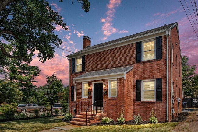 Building Photo - 819 Weedon St