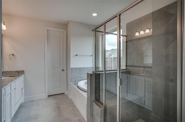 Building Photo - 2161 Balcones Dr