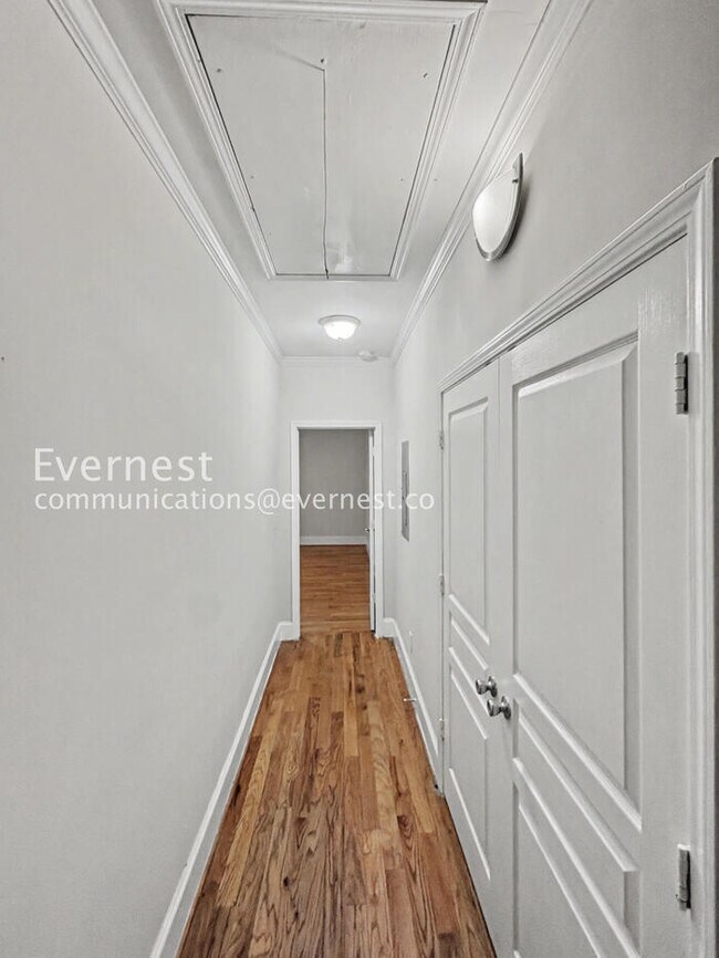 Building Photo - 3 Bed/2 Bath House/ Available Now!