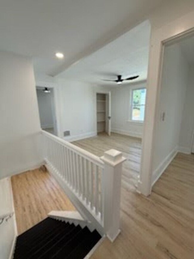 Building Photo - AMAZING 2 Bedroom / Office Townhome for Rent!