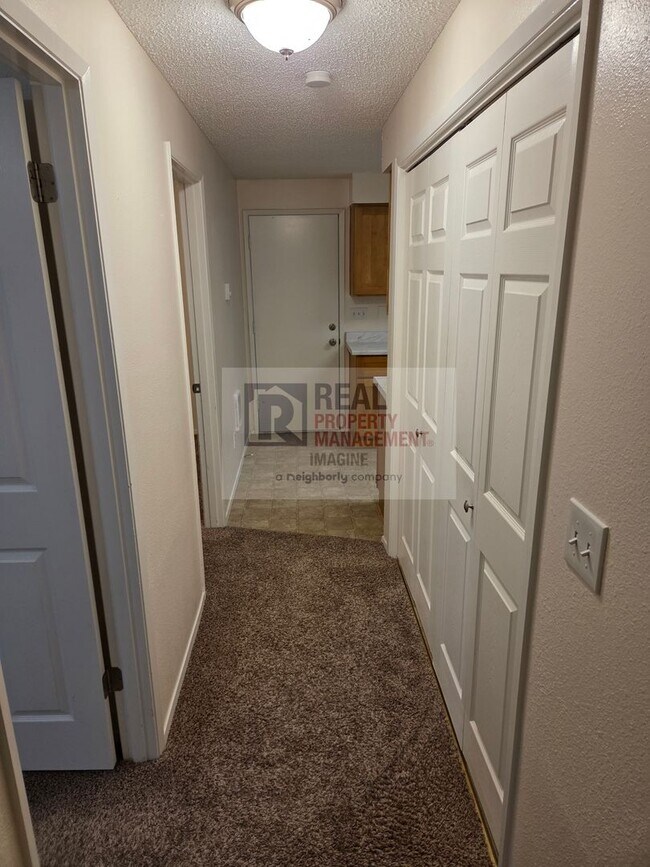 Building Photo - Check out this wonderful 2.0 bedroom, 2.0 ...