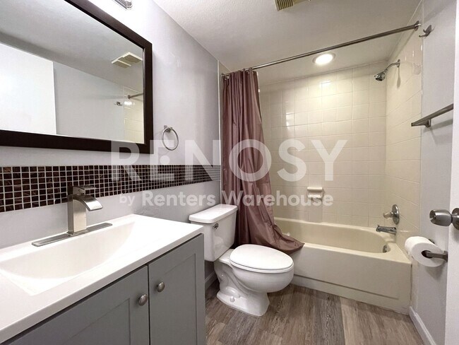 Building Photo - Amazing Sunsets 2/2 Tarpon Springs Condo in Waterfront Property