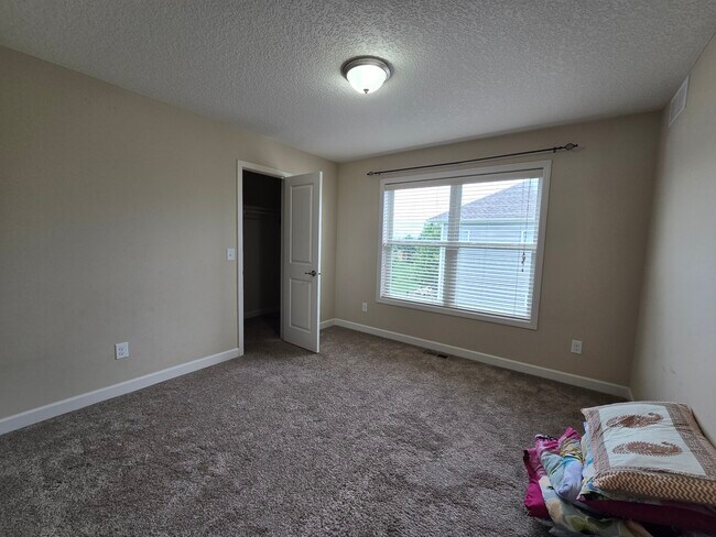 Building Photo - 16574 Elm Creek Ln