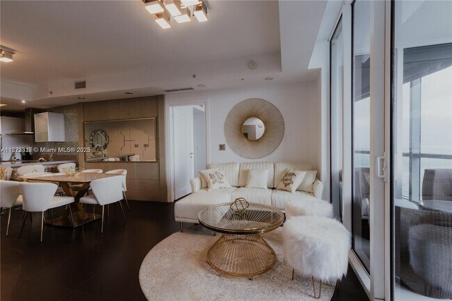 Primary Photo - 18201 Collins Ave