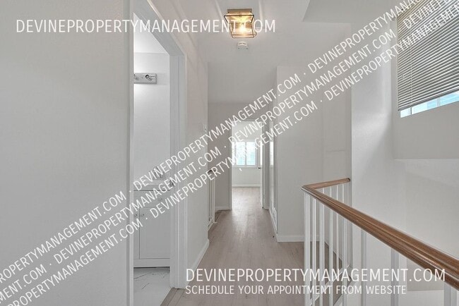 Building Photo - 902 California Privado