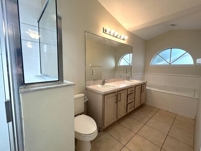 Building Photo - 8008 Aspencrest Ct