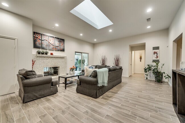 Building Photo - 6931 Echo Bluff Dr